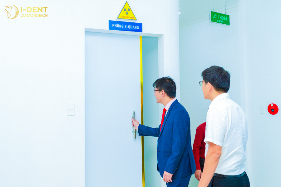 Khu vực chẩn đoán hình ảnh, giúp bác sĩ có thể quan sát cấu trúc răng hàm một cách chi tiết và chính xác, đưa ra phác đồ điều trị hiệu quả nhất cho từng bệnh nhân.