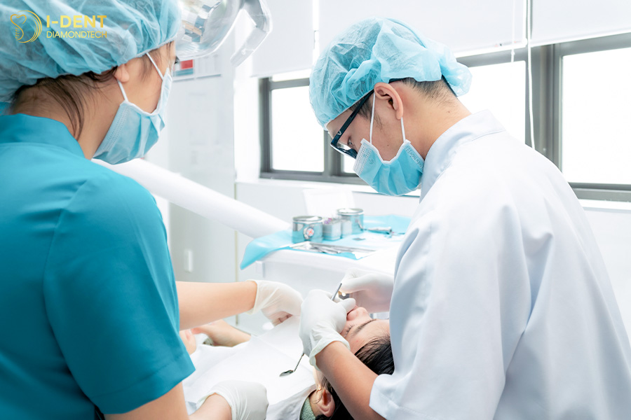 bọc sứ và các biến chứng